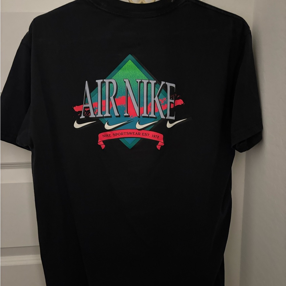 small nike t shirt